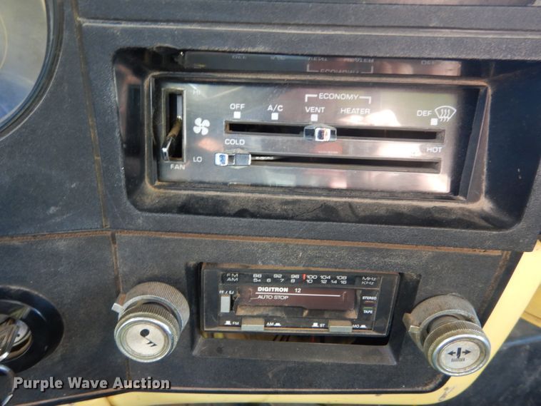 image for item JG9169 1987 GMC 7000  box truck