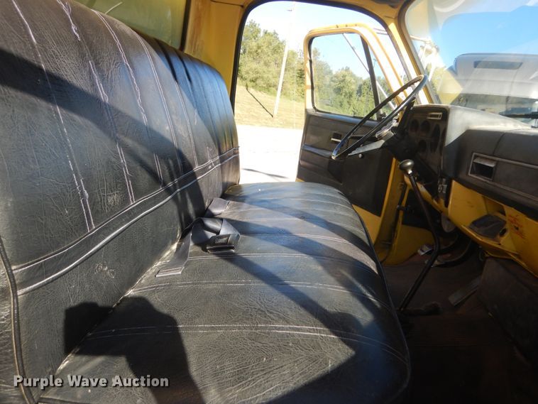 image for item JG9169 1987 GMC 7000  box truck