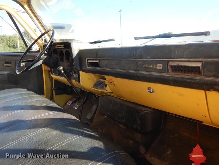 image for item JG9169 1987 GMC 7000  box truck