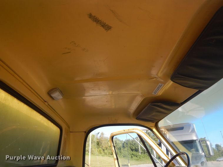 image for item JG9169 1987 GMC 7000  box truck