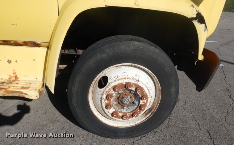 image for item JG9169 1987 GMC 7000  box truck