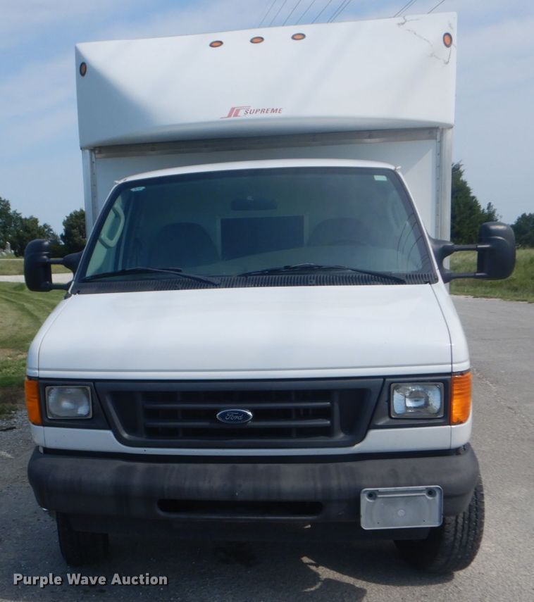 image for item JI9473 2005 Ford E350 Super Duty  box truck