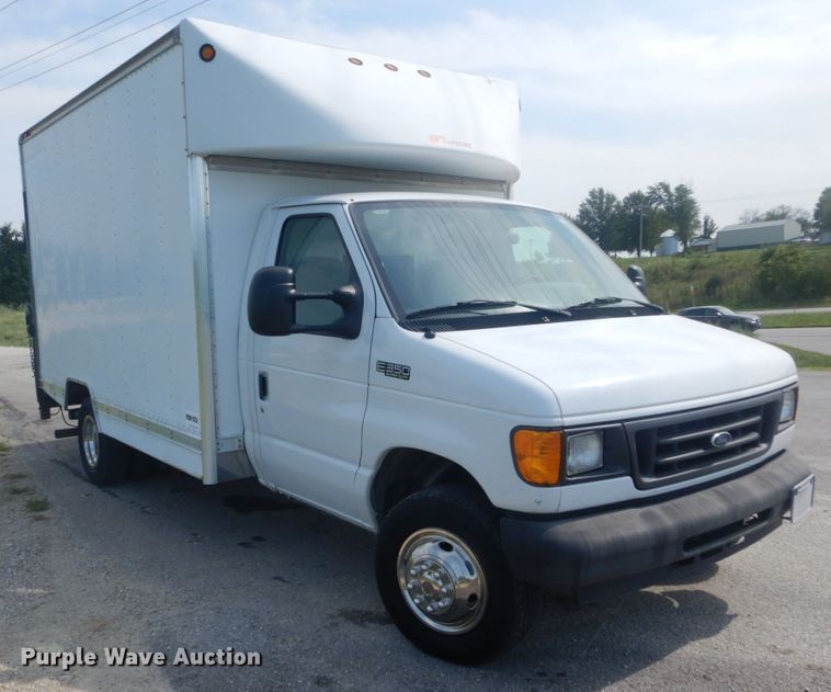 image for item JI9473 2005 Ford E350 Super Duty  box truck