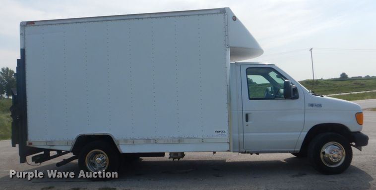 image for item JI9473 2005 Ford E350 Super Duty  box truck