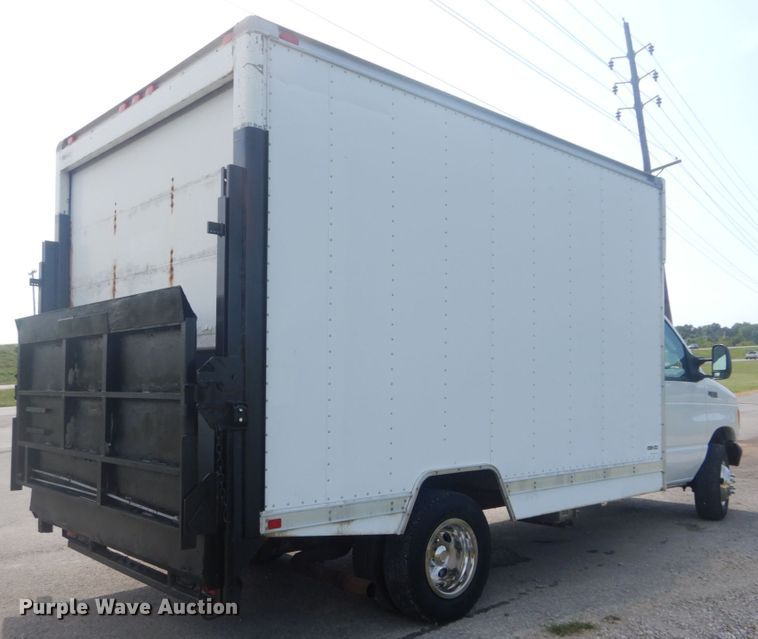 image for item JI9473 2005 Ford E350 Super Duty  box truck
