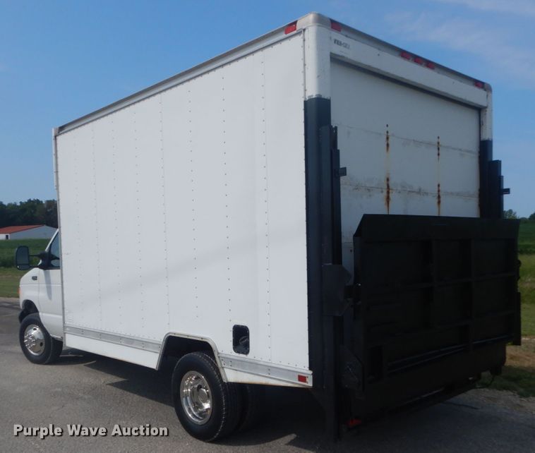 image for item JI9473 2005 Ford E350 Super Duty  box truck