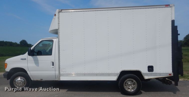 image for item JI9473 2005 Ford E350 Super Duty  box truck