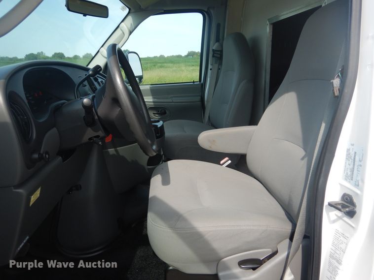 image for item JI9473 2005 Ford E350 Super Duty  box truck