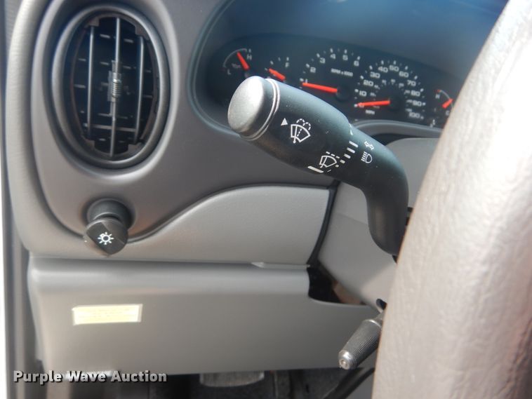 image for item JI9473 2005 Ford E350 Super Duty  box truck