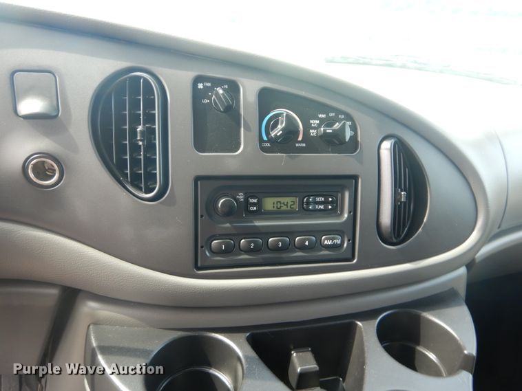 image for item JI9473 2005 Ford E350 Super Duty  box truck