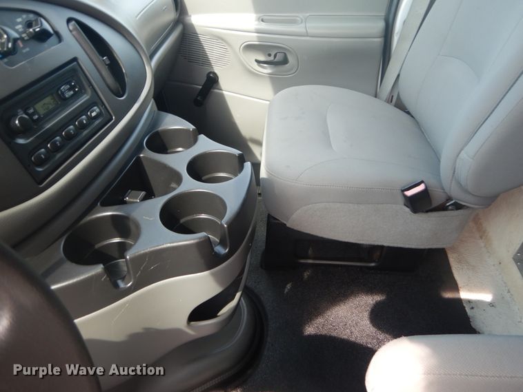 image for item JI9473 2005 Ford E350 Super Duty  box truck