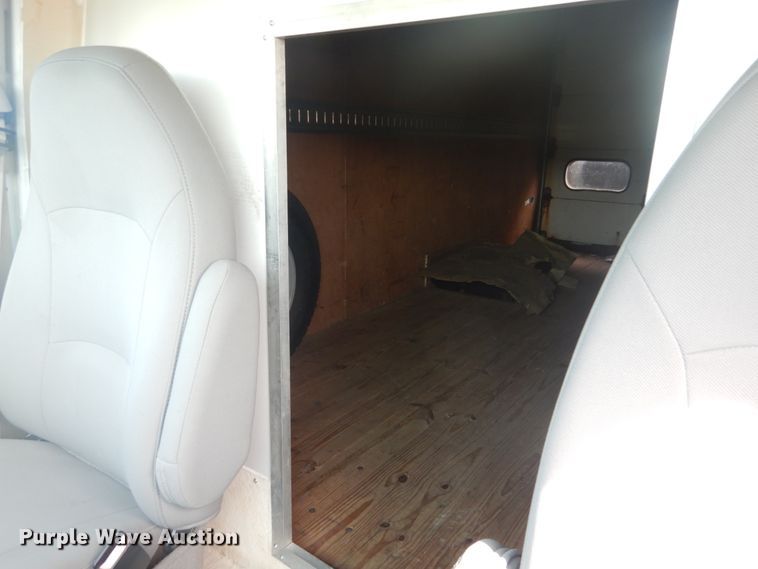 image for item JI9473 2005 Ford E350 Super Duty  box truck