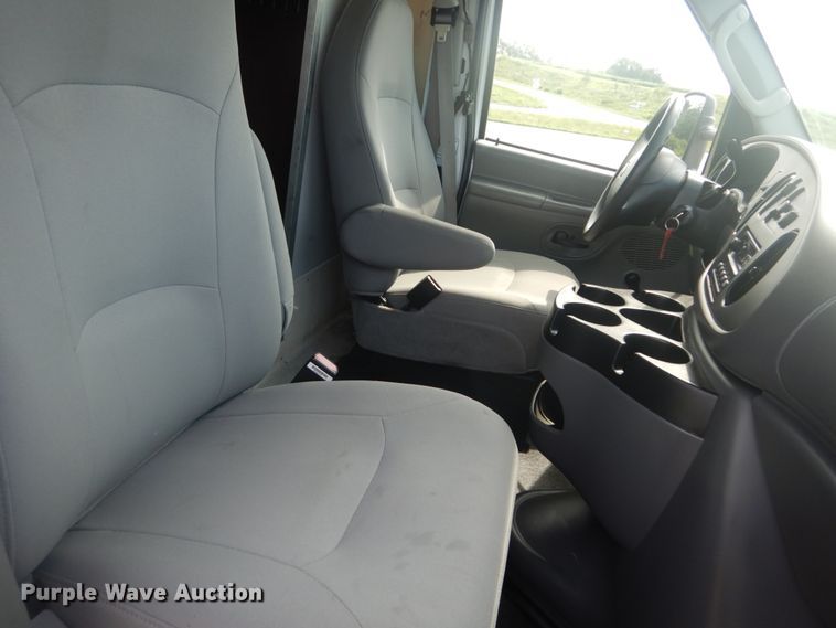 image for item JI9473 2005 Ford E350 Super Duty  box truck