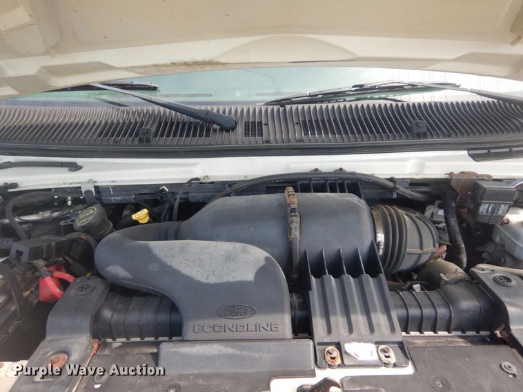 image for item JI9473 2005 Ford E350 Super Duty  box truck