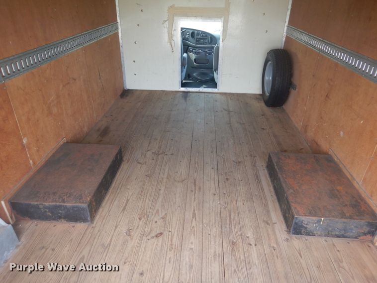 image for item JI9473 2005 Ford E350 Super Duty  box truck