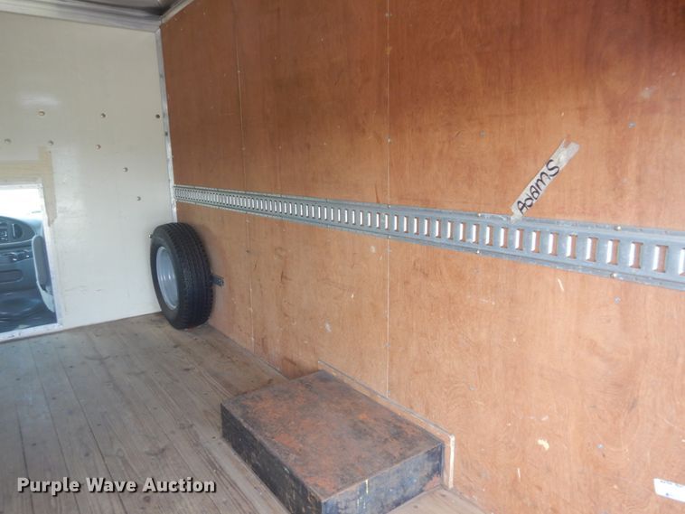 image for item JI9473 2005 Ford E350 Super Duty  box truck