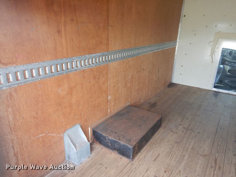 image for item JI9473 2005 Ford E350 Super Duty  box truck