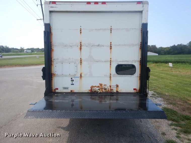 image for item JI9473 2005 Ford E350 Super Duty  box truck