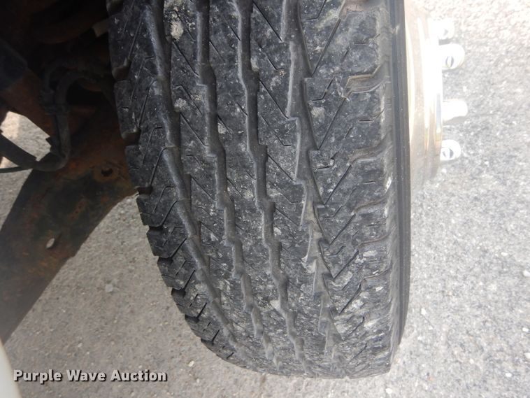 image for item JI9473 2005 Ford E350 Super Duty  box truck