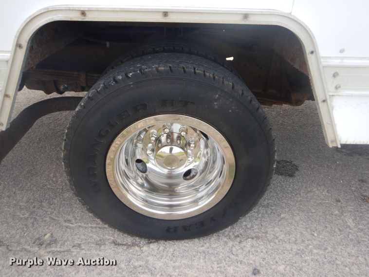 image for item JI9473 2005 Ford E350 Super Duty  box truck