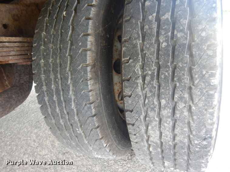 image for item JI9473 2005 Ford E350 Super Duty  box truck