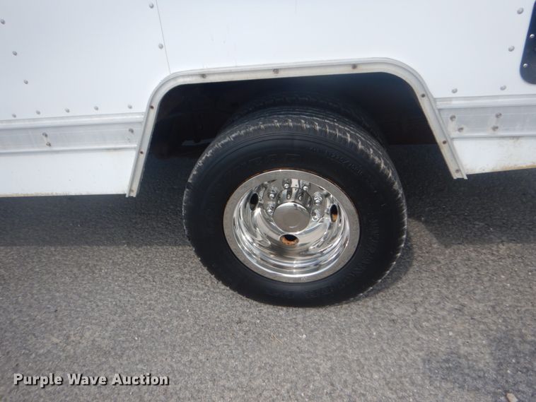 image for item JI9473 2005 Ford E350 Super Duty  box truck