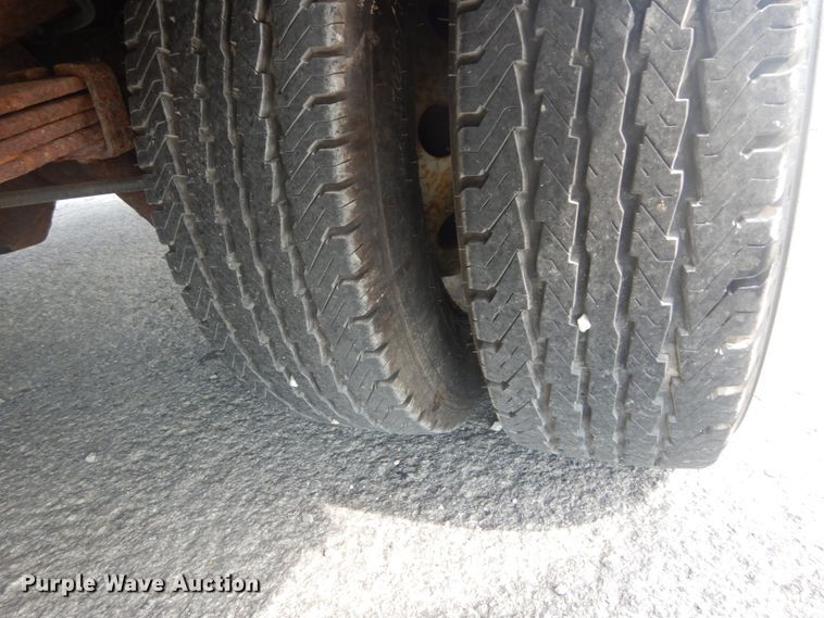 image for item JI9473 2005 Ford E350 Super Duty  box truck