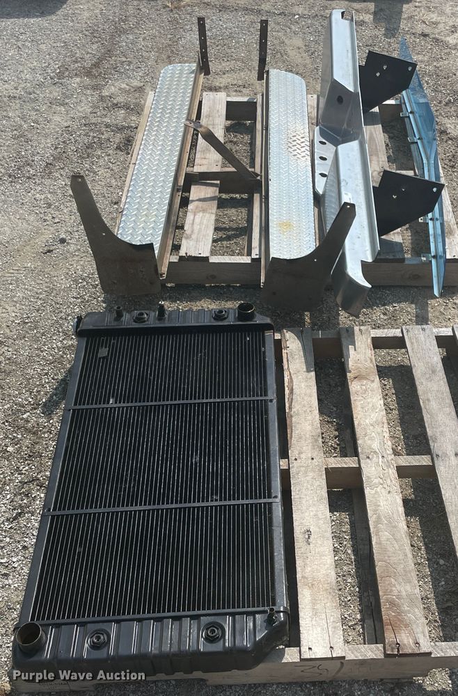 image for item JQ9643 Truck parts