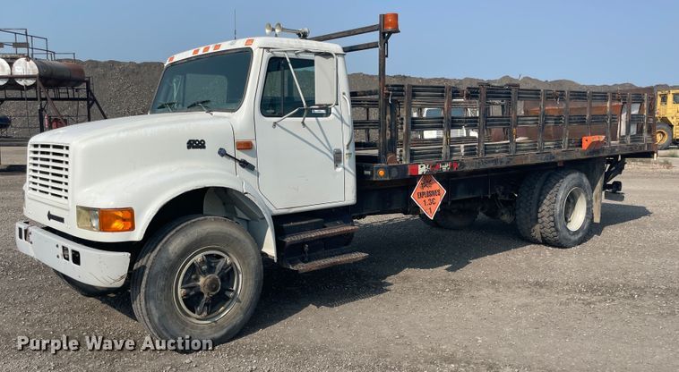 image for item JQ9658 1995 International 4700  flatbed truck