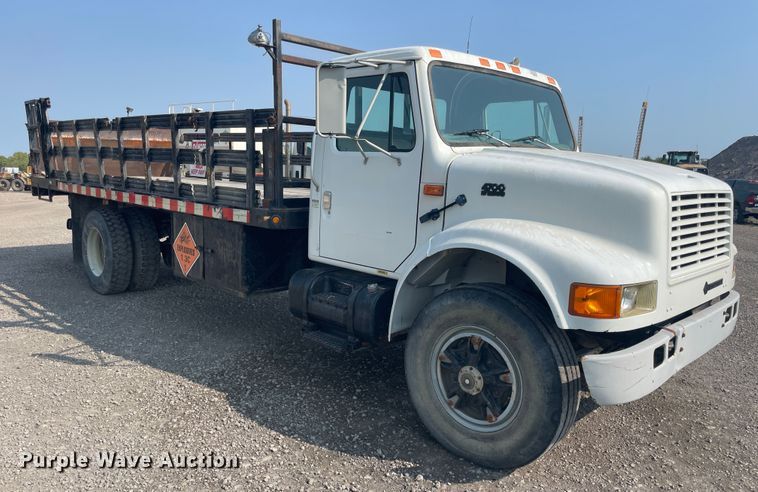 image for item JQ9658 1995 International 4700  flatbed truck