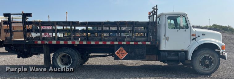 image for item JQ9658 1995 International 4700  flatbed truck