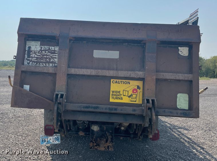 image for item JQ9658 1995 International 4700  flatbed truck