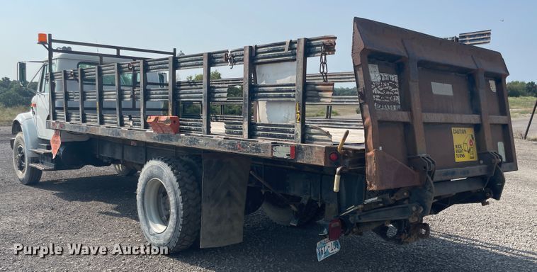 image for item JQ9658 1995 International 4700  flatbed truck