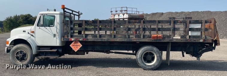 image for item JQ9658 1995 International 4700  flatbed truck