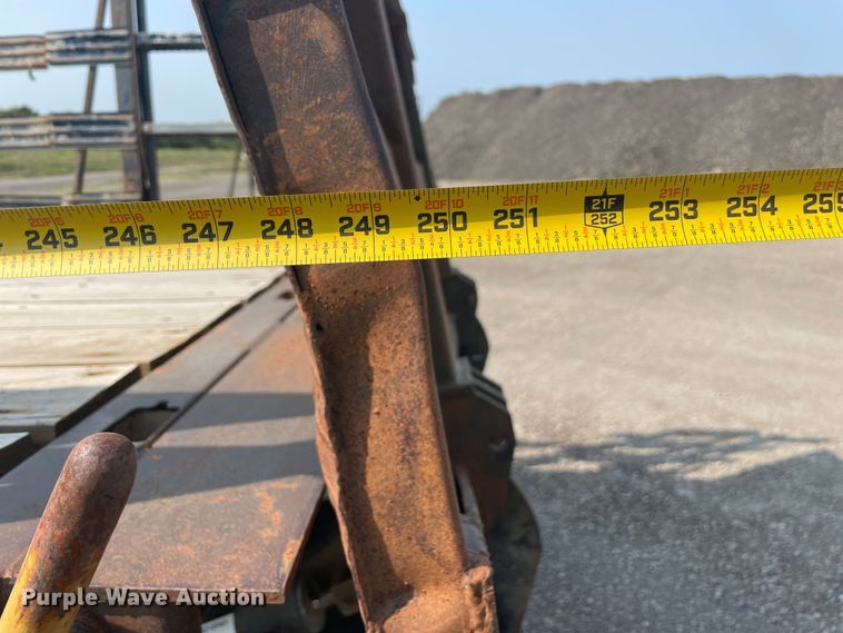 image for item JQ9658 1995 International 4700  flatbed truck