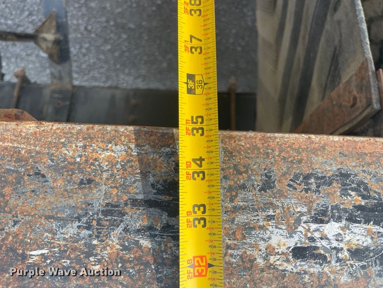 image for item JQ9658 1995 International 4700  flatbed truck