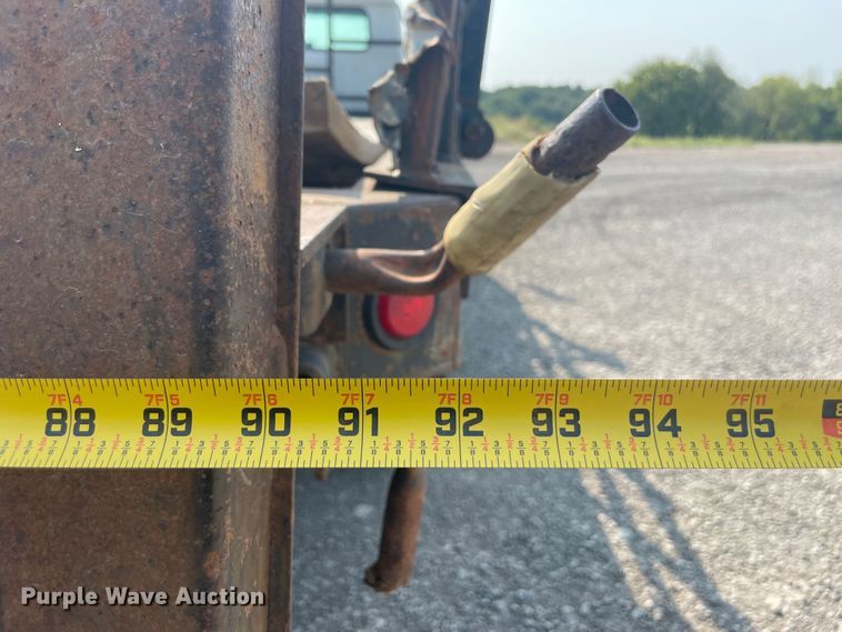 image for item JQ9658 1995 International 4700  flatbed truck