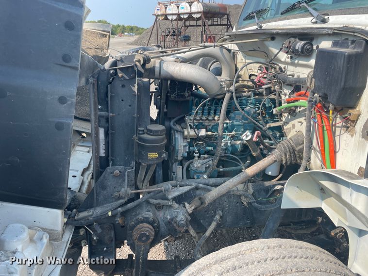 image for item JQ9658 1995 International 4700  flatbed truck