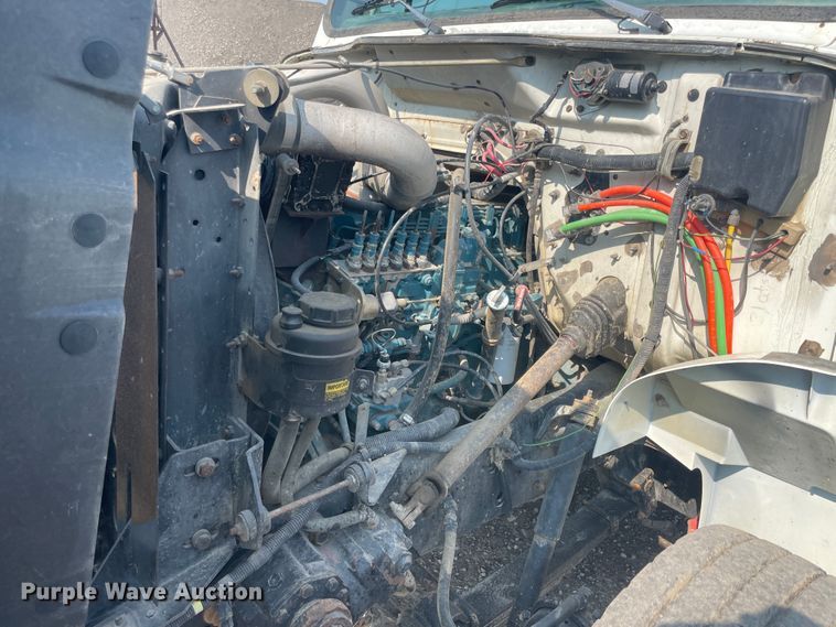 image for item JQ9658 1995 International 4700  flatbed truck