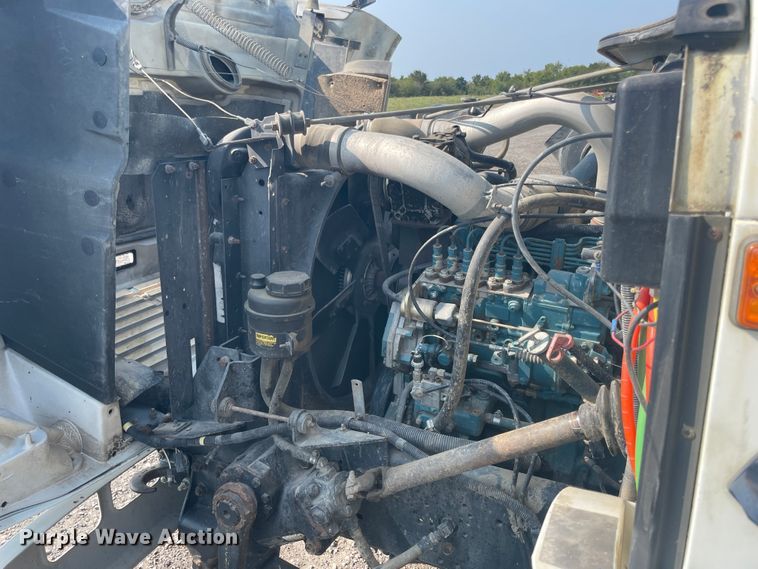 image for item JQ9658 1995 International 4700  flatbed truck