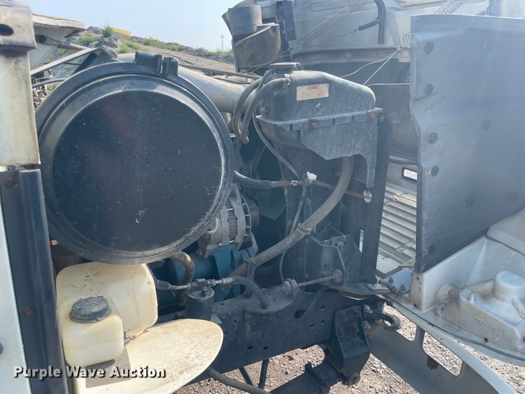 image for item JQ9658 1995 International 4700  flatbed truck