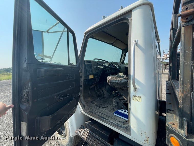 image for item JQ9658 1995 International 4700  flatbed truck