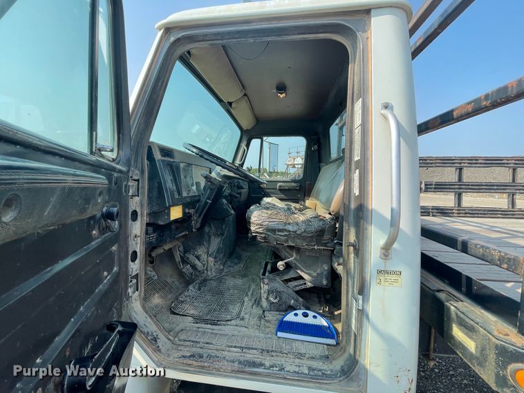 image for item JQ9658 1995 International 4700  flatbed truck