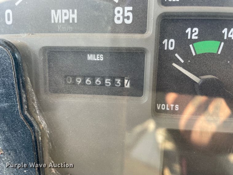 image for item JQ9658 1995 International 4700  flatbed truck