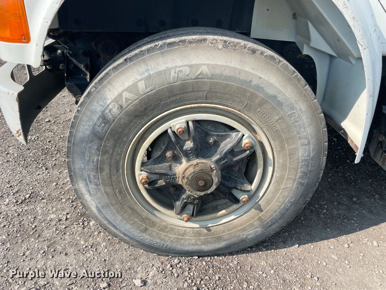 image for item JQ9658 1995 International 4700  flatbed truck