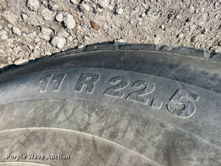 image for item JQ9658 1995 International 4700  flatbed truck