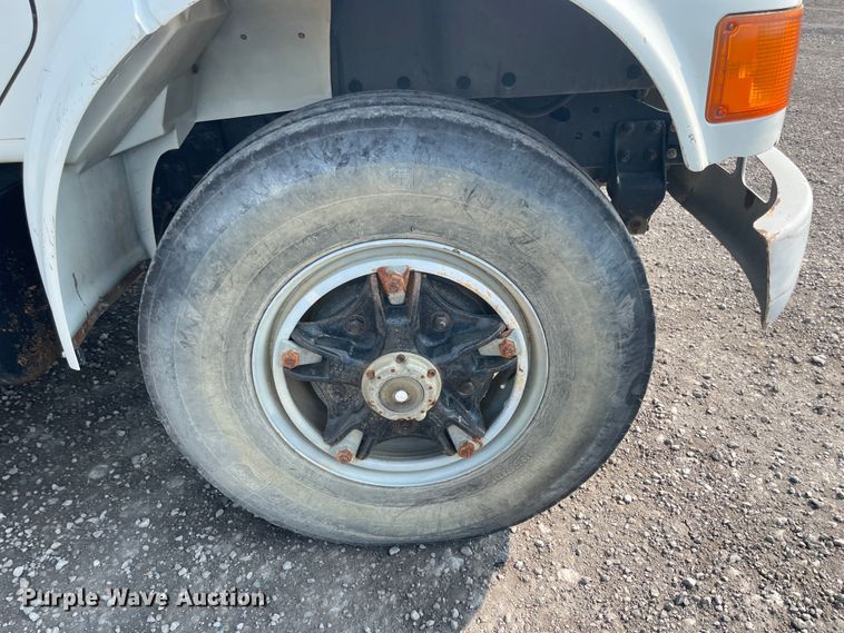 image for item JQ9658 1995 International 4700  flatbed truck