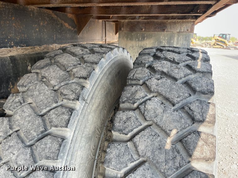 image for item JQ9658 1995 International 4700  flatbed truck