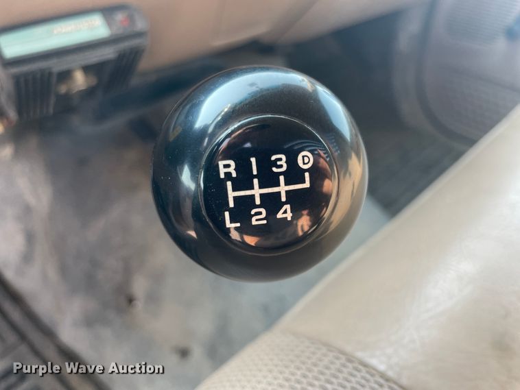 image for item JQ9659 1999 Ford F550 Super Duty  flatbed truck