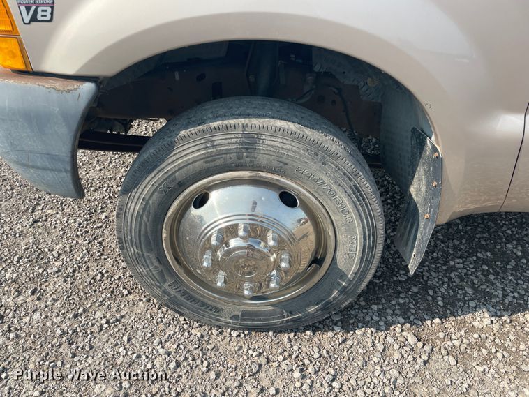 image for item JQ9659 1999 Ford F550 Super Duty  flatbed truck